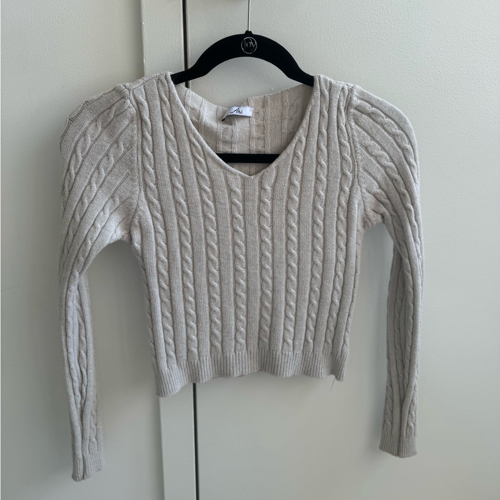 ARI sweater